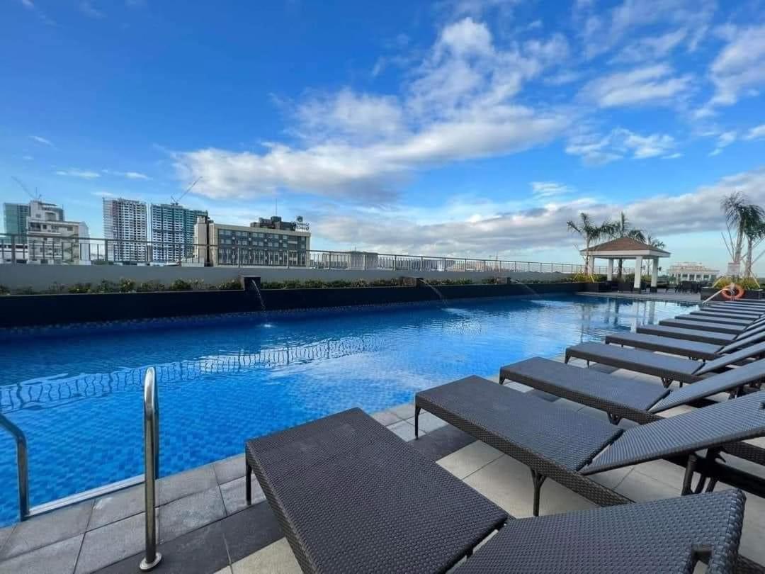 Coast Stay By J 40Th Floor Penthouse Manila Luaran gambar